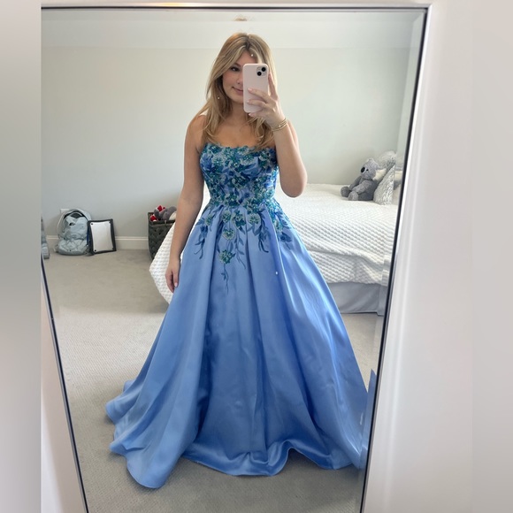 Gently used pageant dress size 6 - Picture 1 of 2